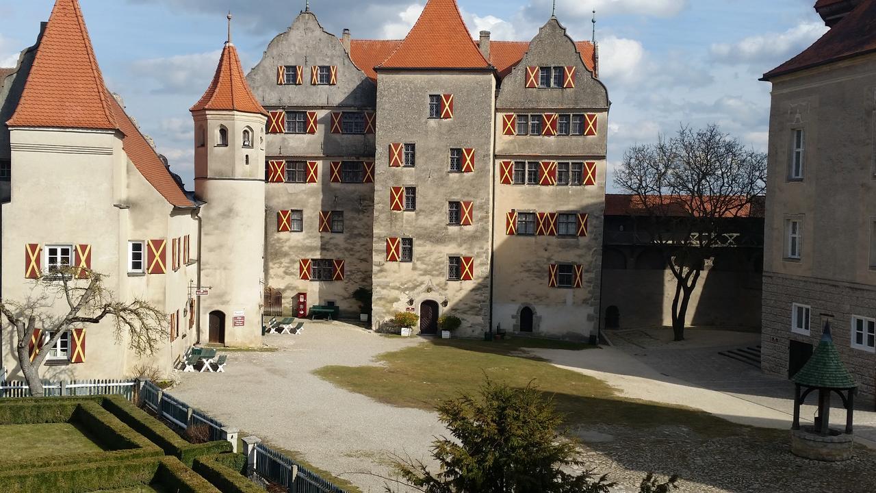 Schlosshotel Harburg Екстериор снимка